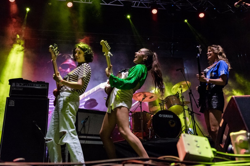 HINDS: Concierto de Hinds en el Fest Ciutat 2019 - Luis Sergio Carrera, fotógrafo freelance Mallorca