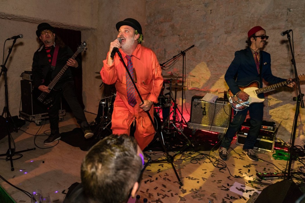 LOS TOREROS MUERTOS: Concierto de los Toreros Muertos en Sa Cova de S´Embat 2020, con Pablo Carbonell. - Luis Sergio Carrera, fotógrafo freelance Mallorca