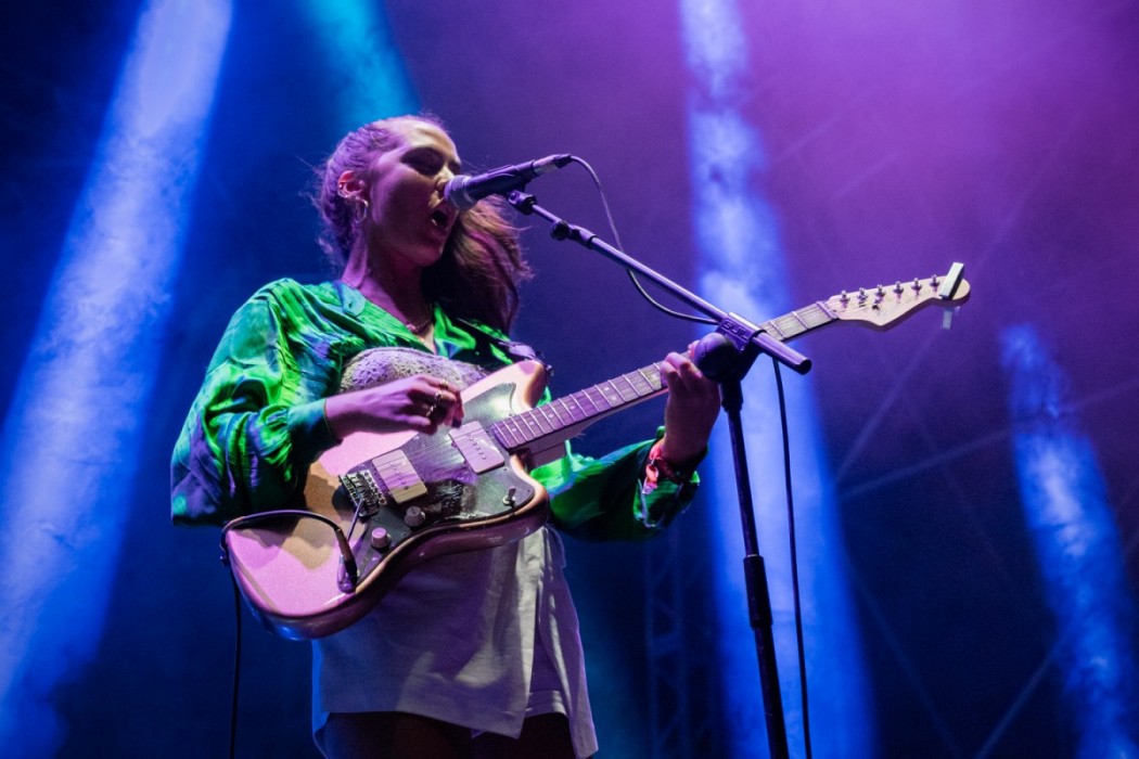 HINDS: Concierto de Hinds en el Fest Ciutat 2019 - Luis Sergio Carrera, fotógrafo freelance Mallorca