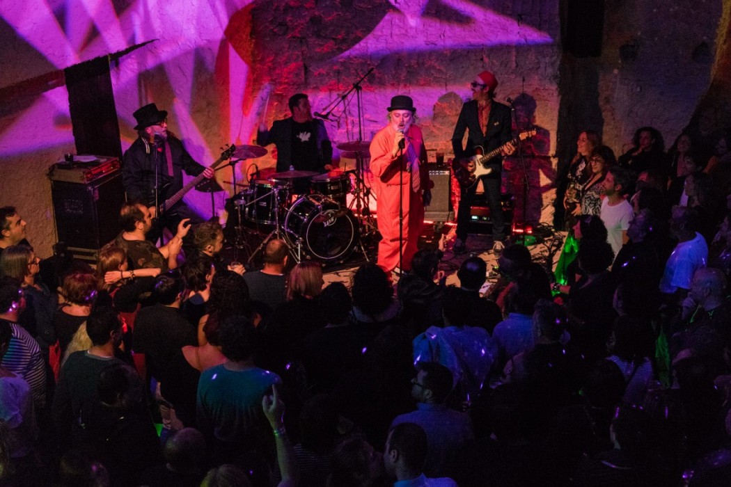 LOS TOREROS MUERTOS: Concierto de los Toreros Muertos en Sa Cova de S´Embat 2020, con Pablo Carbonell. - Luis Sergio Carrera, fotógrafo freelance Mallorca