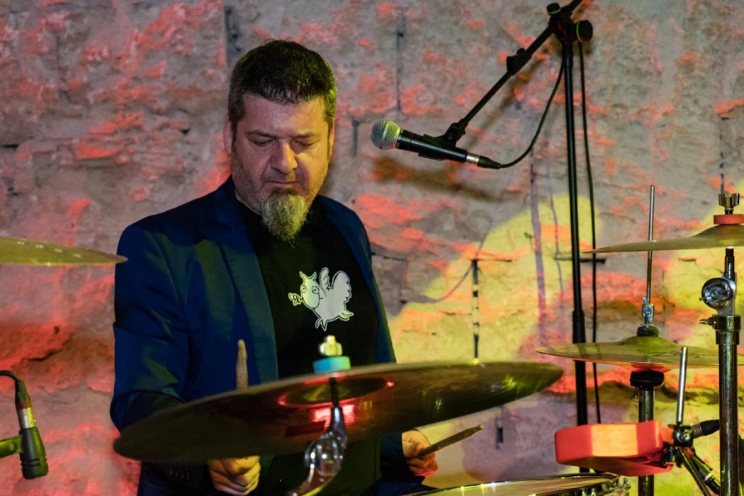 LOS TOREROS MUERTOS: Concierto de los Toreros Muertos en Sa Cova de S´Embat 2020, con Pablo Carbonell. - Luis Sergio Carrera, fotógrafo freelance Mallorca
