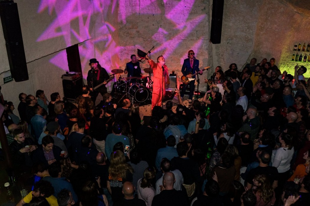 LOS TOREROS MUERTOS: Concierto de los Toreros Muertos en Sa Cova de S´Embat 2020, con Pablo Carbonell. - Luis Sergio Carrera, fotógrafo freelance Mallorca