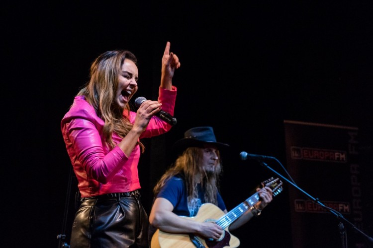 Fotos de Acústico: Reportaje fotográfico concierto de Chenoa en Es Gremi (Palma 2019) - Luis Sergio Carrera, fotógrafo freelance Mallorca
