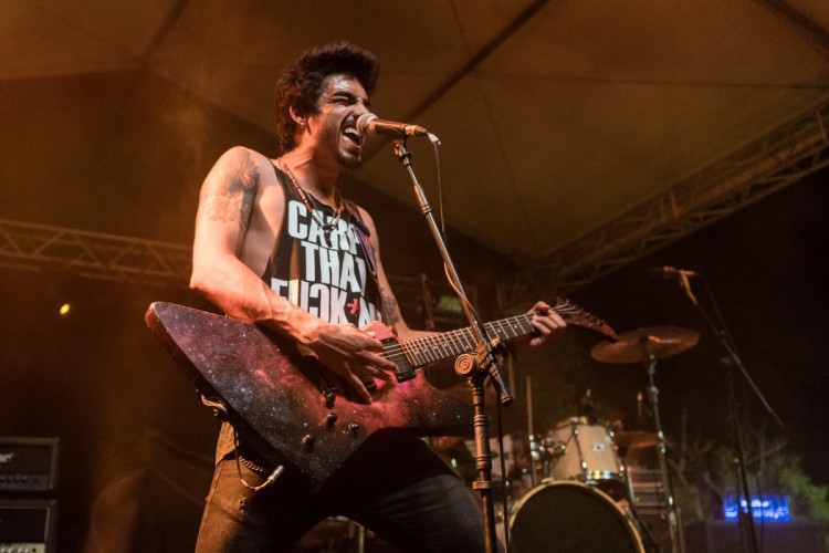 Fotos de Mala Hierba: Fotografías del concierto de Mala Hierba como teloneros de Sôber en las fiestas de Marratxi - Luis Sergio Carrera, fotógrafo freelance Mallorca