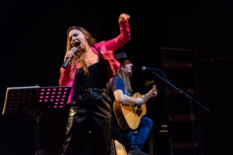 Fotos de Acústico: Reportaje fotográfico concierto de Chenoa en Es Gremi (Palma 2019) - Luis Sergio Carrera, fotógrafo freelance Mallorca